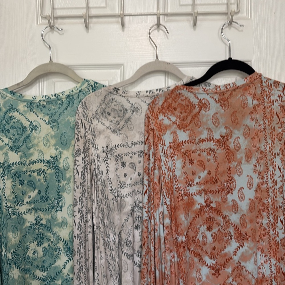 3 LOGO BOHO Bandana Print High Low Hem Bohemian Tops With Cuff Sleeves - Picture 4 of 16